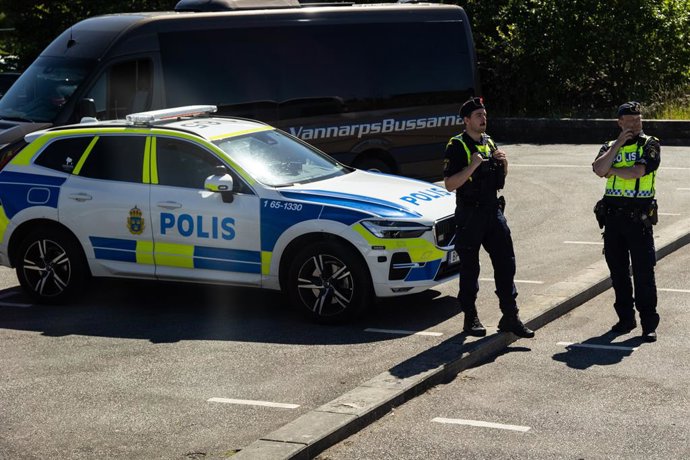 Archivo - July 1, 2025, MalmĂ, SkĂĄNe, Sweden: Swedish police is seen during the celebration to mark the Ă�resund Bridge's 25th anniversary.Â  The Ă–resund Bridge, which connects Danish capital Copenhagen in Denmark and MalmĂ in southern Sweden, was inau