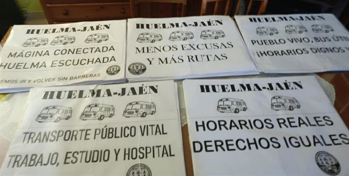 Carteles alusivos al transporte público.