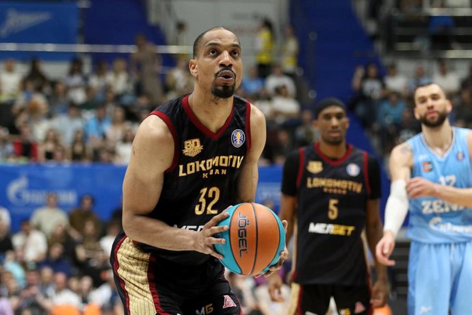 Archivo - June 3, 2026, Saint Petersburg, Russia: Vince Hunter (32) of Lokomotiv Kuban in action during the VTB United League basketball match, Playoffs, the series for the 3rd place, 2 match, between Zenit Saint Petersburg and Lokomotiv Kuban Krasnodar a