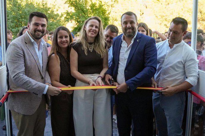 La participación de la diputada de Cultura, Vanesa Beltrán; el alcalde de Algar, José Carlos Sánchez Barea; el delegado territorial de Desarrollo Rural de la Junta de Andalucía, Fran Moreno, y el alcalde de El Bosque, Rubén Corrales, en la inauguración.
