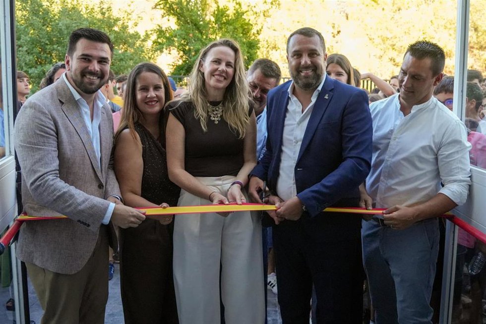 La participación de la diputada de Cultura, Vanesa Beltrán; el alcalde de Algar, José Carlos Sánchez Barea; el delegado territorial de Desarrollo Rural de la Junta de Andalucía, Fran Moreno, y el alcalde de El Bosque, Rubén Corrales, en la inauguración.