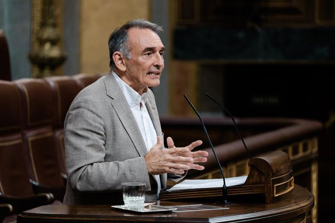 Archivo - Arquivo - O deputado do Sumar, Enrique Santiago, intervém durante uma sessão plenária extraordinária no Congresso dos Deputados, em 14 de julho de 2026, em Madri (Espanha).