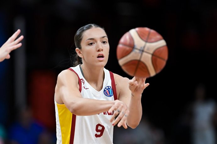 Archivo - June 29, 2025, Piraeus, Attiki, Greece: Helena Pueyo 9 of Spain pass the ball  at Peace and Friendship Arena in Piraeus , Greece for a Fiba Women Eurobasket 2025 game against Belgium  on 29 June of 2025