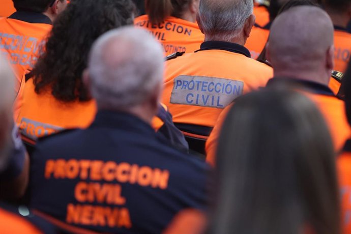 Archivo - Detalle de la entrega de medallas a voluntario de Protección Civil, 5 de Noviembre de 2022, en Villarrasa, Huelva (Andalucía, España). 