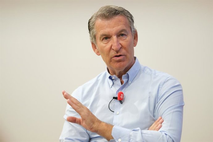 O presidente do PP, Alberto Núñez Feijóo, durante uma entrevista à Europa Press.