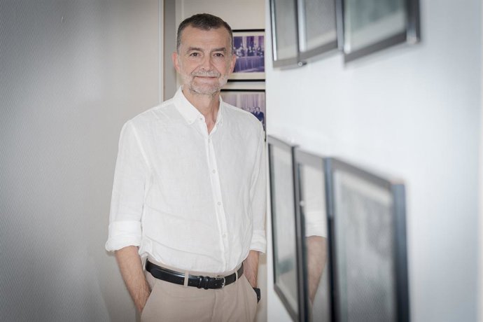 O coordenador federal da IU, Antonio Maíllo, durante uma entrevista à Europa Press, em 6 de agosto de 2026, em Madri (Espanha). Antonio Maíllo Cañadas é um filólogo, professor do ensino médio e político espanhol que atualmente exerce o cargo de co