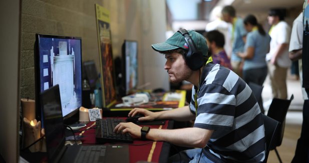 Sumar exige al Gobierno garantizar el formato físico de los videojuegos frente a los modelos de suscripción