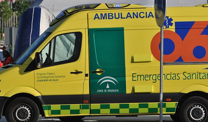 Archivo - Ambulancia del Centro de Emergencias Sanitarias (CES) 061. Imagen de archivo. 