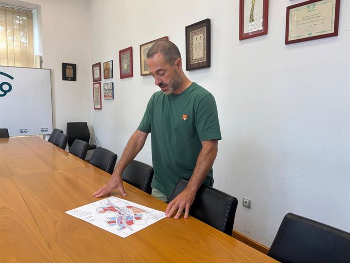 El alcalde de Siero, Ángel García 'Cepi', en la rueda de prensa.