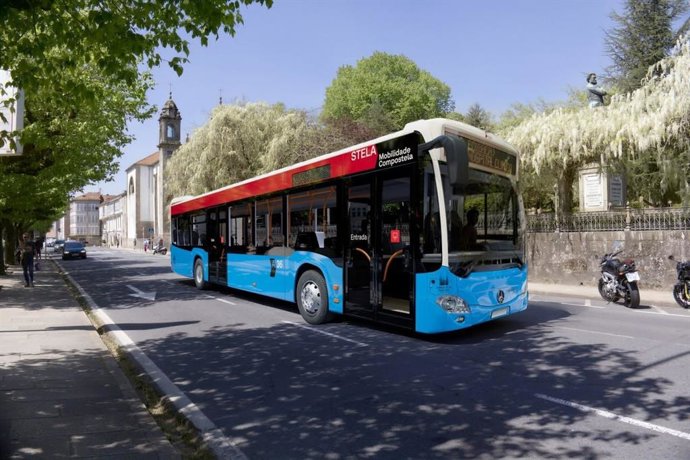 Nuevo aspecto de los autobuses de Santiago, cuya nueva red se pretende que arranque en otoño de 2026 y estará operada por Monbus.
