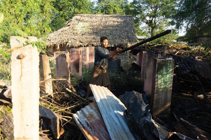 Archivo - Secuelas de un bombardeo birmano sobre la región de Sagaing (imagen de archivo) 