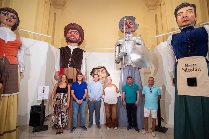 La comparsa de gigantes volverá a ser protagonista en las Ferias con Don Quijote y Sancho Panza restaurados