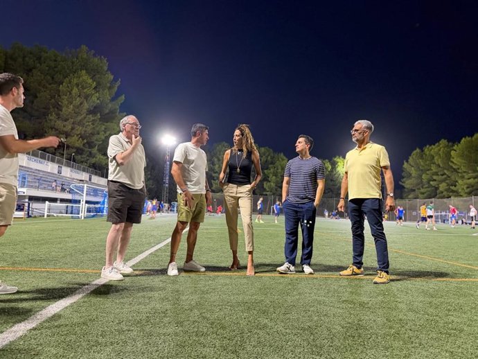 El Ayuntamiento de Archena ha completado la renovación integral del sistema de iluminación del campo de fútbol del Polideportivo Municipal con la instalación de 24 proyectores LED de alta eficiencia