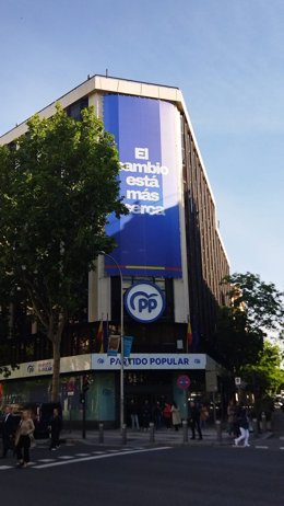 Archivo - Arquivo - A sede do PP acorda com um banner que afirma que “a mudança está mais próxima”, após as eleições na Andaluzia.