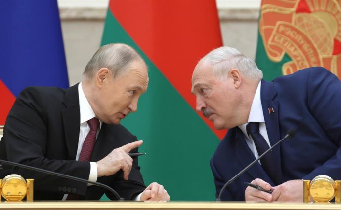 Archivo - Vladimir Putin y Alexander Lukashenko 