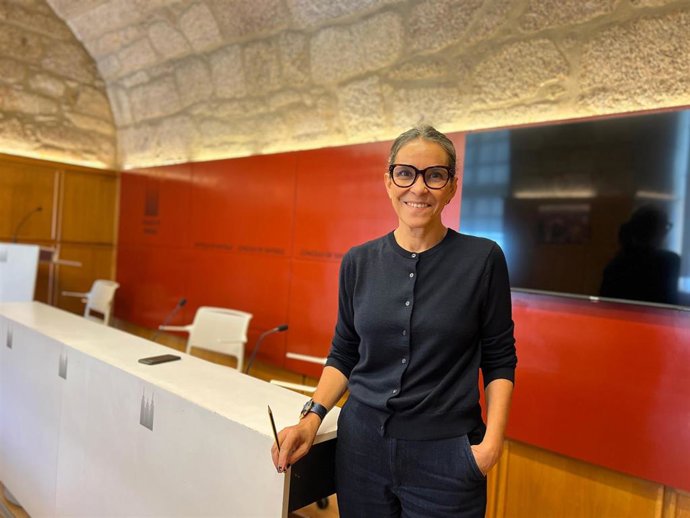 Archivo - La concejala no adscrita Mercedes Rosón, en una imagen tomada en el Pazo de Raxoi.