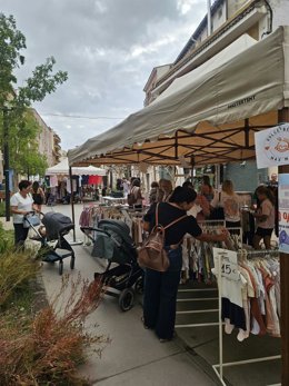 Feria de remate de rebajas de verano, organizada por la Asociación de Comercio de Monzón.