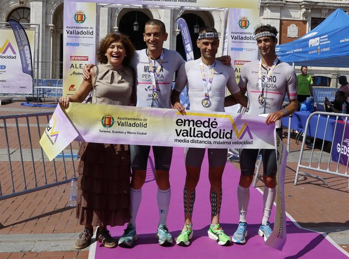 Valladolid vive una jornada histórica con el "exitoso" estreno del EMEDÉ que ha contado con más de 400 triatletas