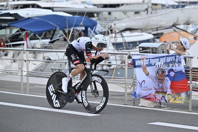El ciclista Tadej Pogacar durante la salida de la Vuelta Ciclista a España, a 22 de agosto de 2026, en Mónaco (Francia). La Vuelta Ciclista a España 2026 arranca hoy, 22 de agosto, en Mónaco y termina el domingo 13 de septiembre en Granada. Serán 21 etapa