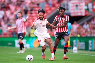 Chidera Ejuke of Sevilla FC competes for the ball with Nico Williams of Athletic Club during the LaLiga EA Sports match between Athletic Club and Sevilla FC at San Mames on August 22, 2026, in Bilbao, Spain.