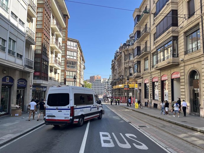 Furgoneta de la Ertzaintza en un control de Aste Nagusia