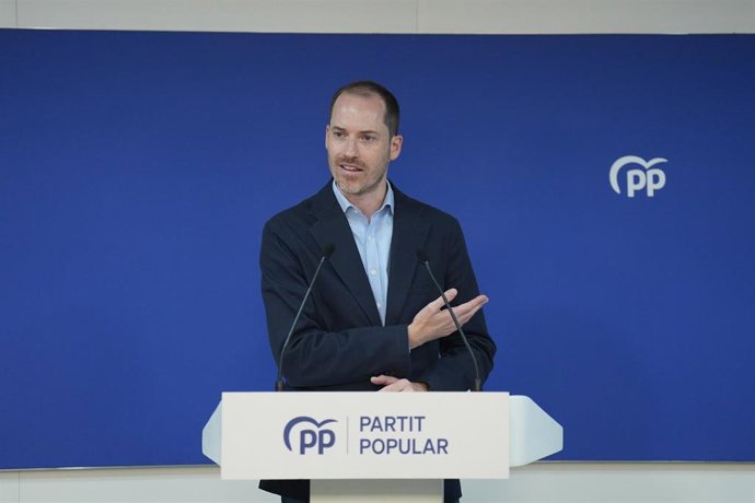 Archivo - El secretario general del PP de Catalunya, Juan Fernández, durante una rueda de prensa posterior al Comité de dirección del PP de Catalunya, a 29 de junio de 2026