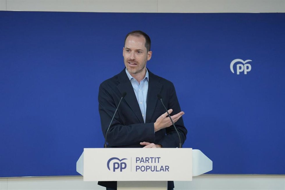 Archivo - El secretario general del PP de Catalunya, Juan Fernández, durante una rueda de prensa posterior al Comité de dirección del PP de Catalunya, a 29 de junio de 2026