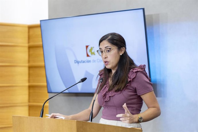 Imagen de la delegada de Hacienda y Fondos Europeos de la Diputación de Córdoba, Ana Rosa Ruz.