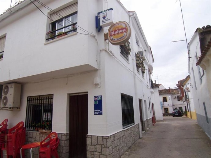 Archivo - Despacho Receptor 20.210 situado en Peraleda de la Mata (Cáceres).