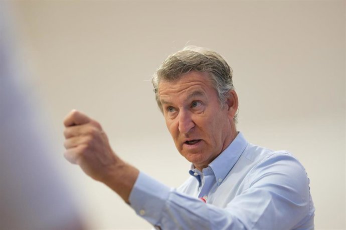 El presidente del Partido Popular, Alberto Núñez Feijóo, durante una entrevista para Europa Press, en la sede autonómica del PPdeG, a 21 de agosto de 2026, en Santiago de Compostela, A Coruña, 