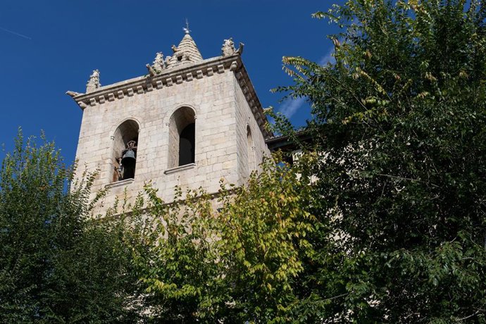 Archivo - La Parroquia de San Juan Bautista, a 19 de octubre de 2021, en Guadalix de la Sierra, Comunidad de Madrid (España). El municipio de Guadalix de la Sierra fue el escenario donde en 1953 se rodó ‘Bienvenido Mr. Marshall’, de Luis García Berlanga. 