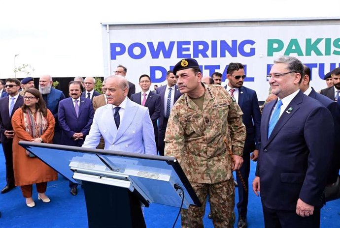 El jefe del Ejército de Pakistán, Asim Munir, en el centro de la imagen