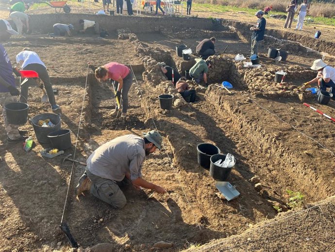 Imagen de las excavaciones en el yacimiento fenicio de Cerro del Villar.