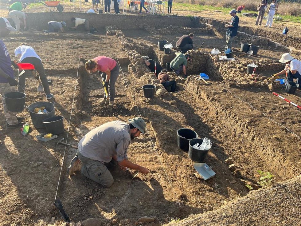 Imagen de las excavaciones en el yacimiento fenicio de Cerro del Villar.