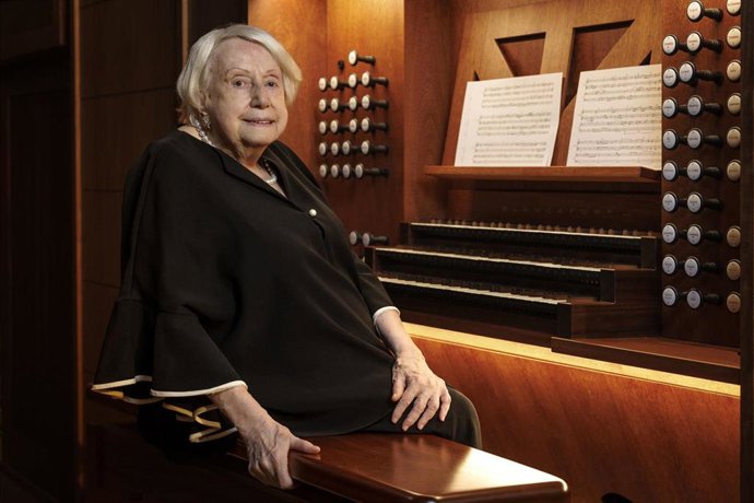 Archivo - La clausura tendrá como protagonista a la centenaria organista Montserrat Torrent, en un recital en la iglesia de Nuestra Señora de la Asunción (Torrelavega)