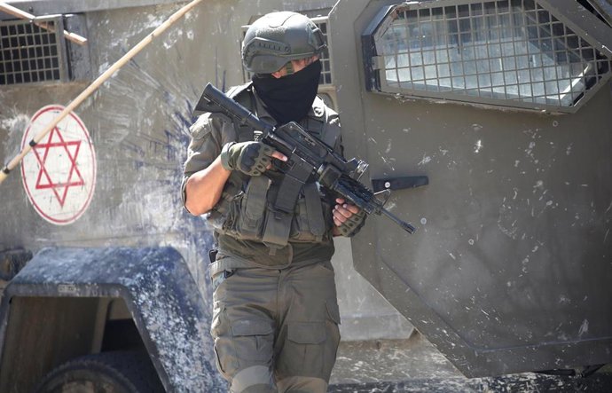 Imagen de un militar israelí en Nablús (Cisjordania) 