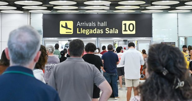 Los controles fronterizos a viajeros procedentes de Italia afectan ya a más de 8.200 personas