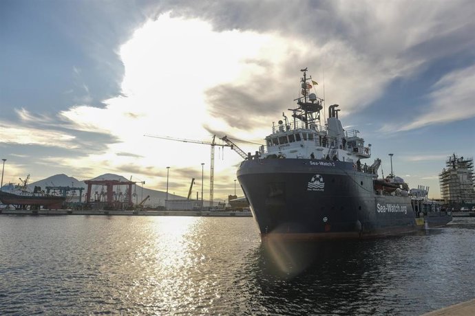 Archivo - El buque de rescate de migrantes 'Sea Watch 5' (archivo)