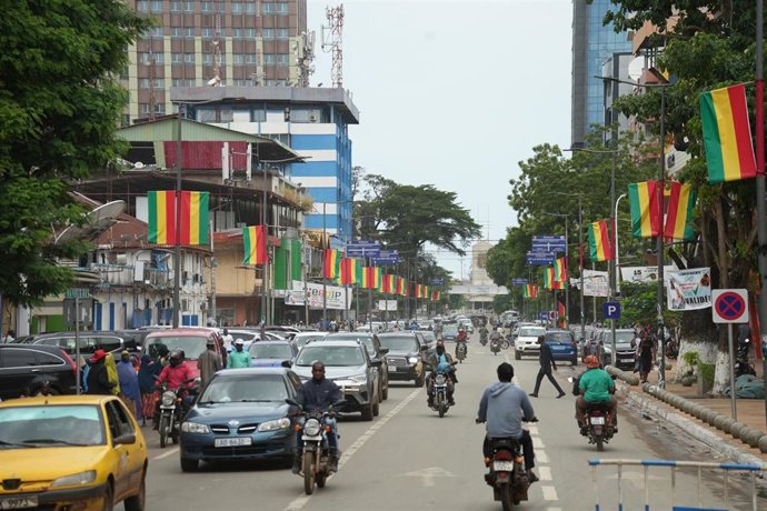 Archivo - Una calle de Conakry (archivo)