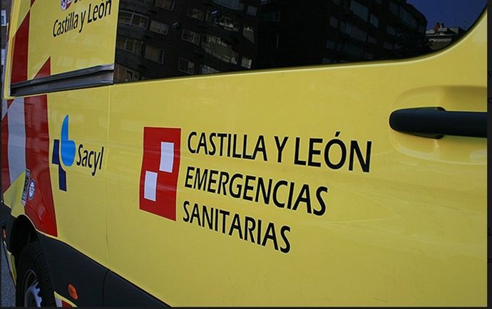 Archivo - Un vehículo del Servicio de Emergencias de Castilla y León.