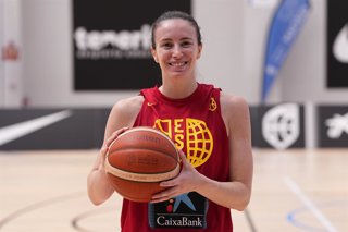 Aina Ayuso attends during the Spain Women’s National Basketball Team training camp at the Triangulo de Oro Sports Centre on March 10, 2026, in Madrid, Spain