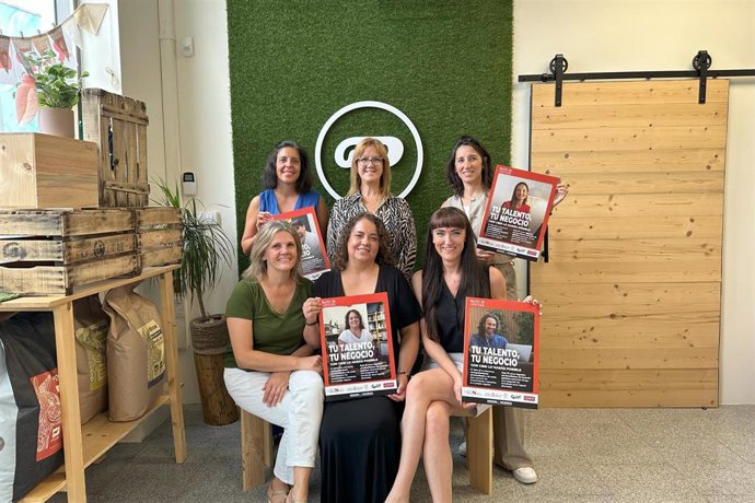 Uxue Itoiz, directora gerente de CEIN, y Ester Fernández Razquin, directora gerente del Servicio Navarro de Empleo, presentan la nueva campaña de Ruta 31.