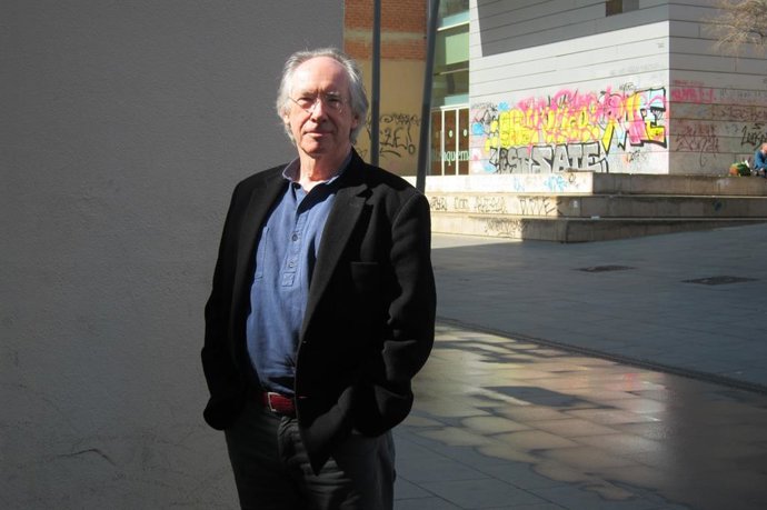 Archivo - Ian McEwan