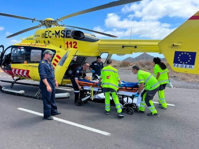 Evacuado en helicóptero un motorista herido grave al caer por un barranco en Tenerife