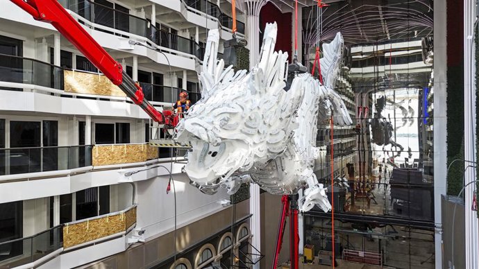 MSC Cruceros Corona Su Nuevo Buque MSC World Asia Con Una Escultura De Dragón De 12 Metros
