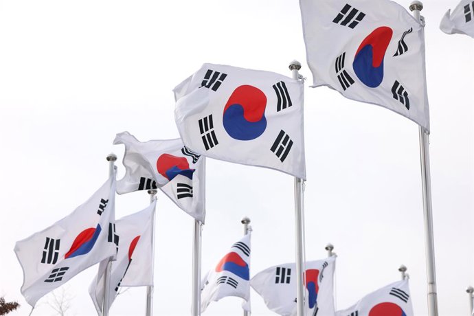 Archivo - Imagen de archivo de banderas de Corea del Sur.