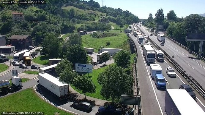 Archivo - Retenciones en la AP-8.