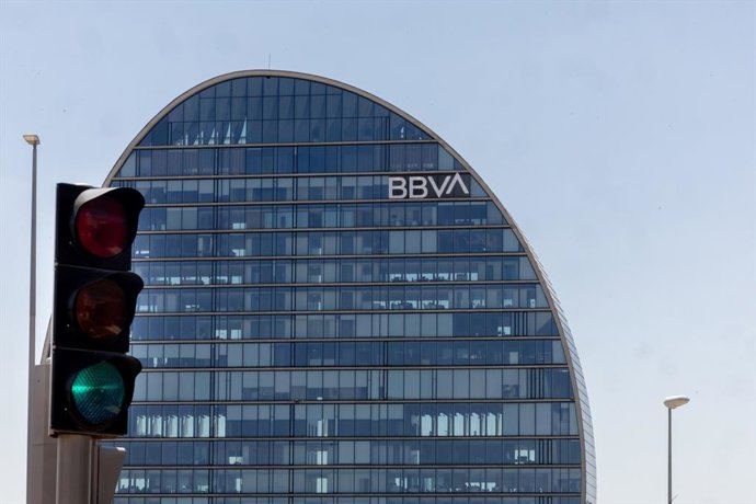 Archivo -  Fachada de la sede de BBVA, en Madrid (España).