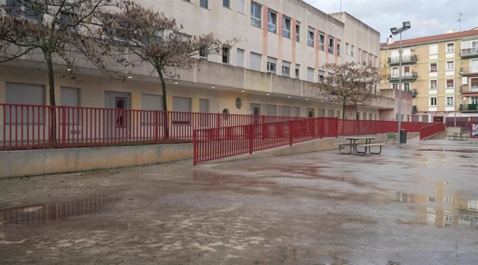 Archivo - Estudiantes, familias y profesorado diseñan el nuevo patio renaturalizado del colegio público CPEIP Rochapea