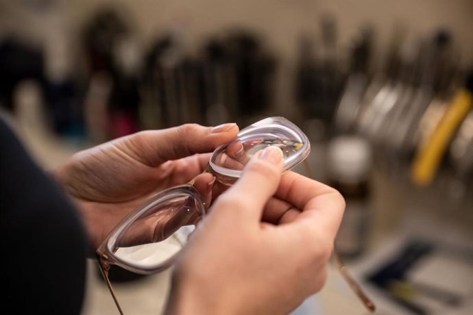Los mayores ahorran hasta junio casi 70.000 euros en la compra de productos ópticos con la Tarjeta Andalucía Junta 65.